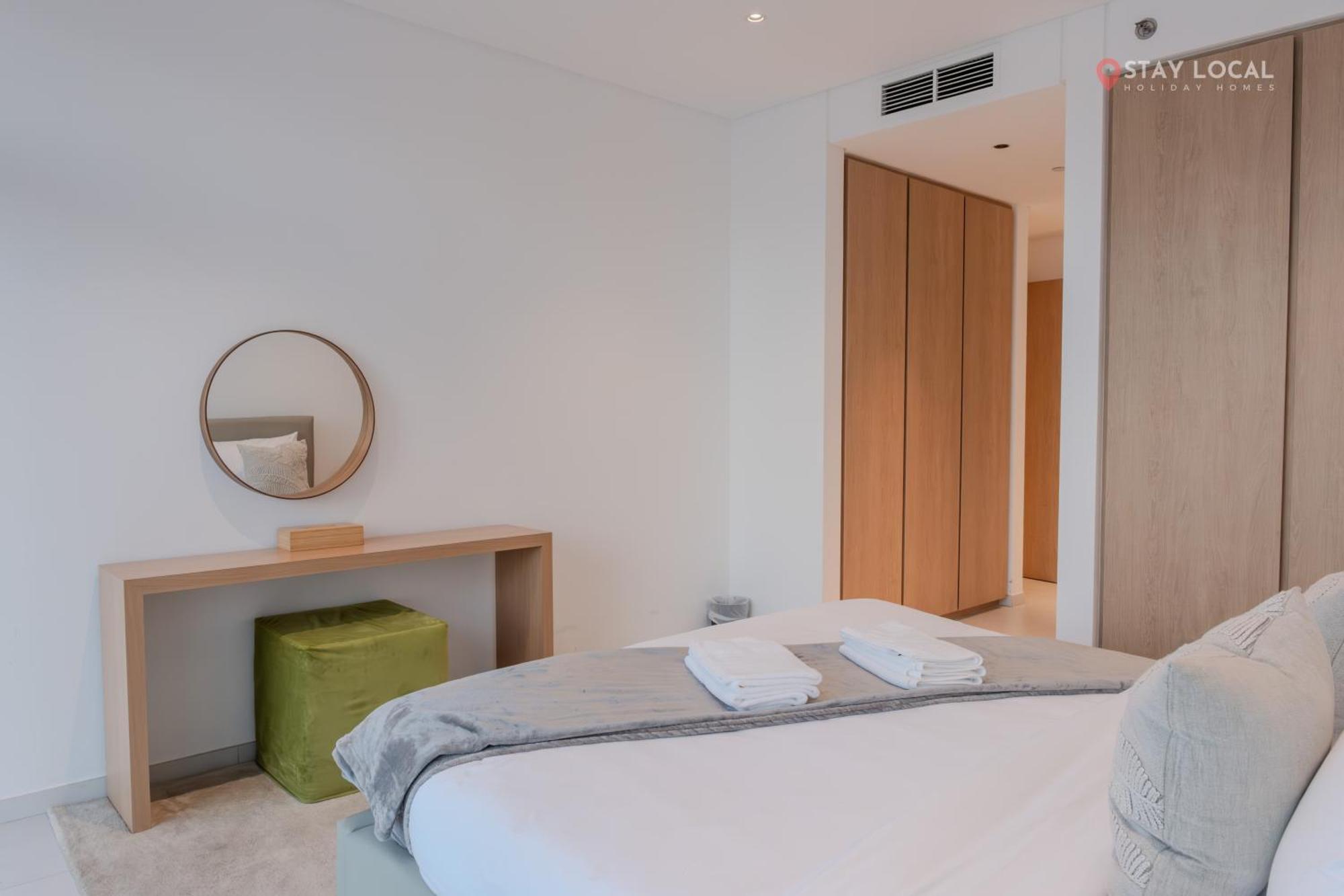Downtown Dreams I Modern 2br Getaway I Iconic Full Burj Khalifa Views I Near Mall *