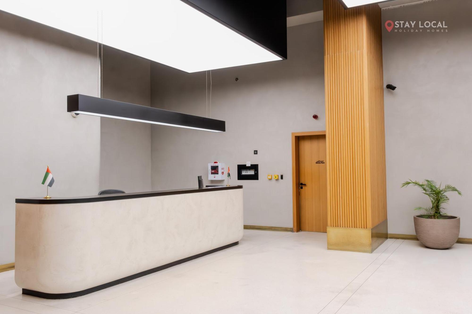 Downtown Dreams I Modern 2br Getaway I Iconic Full Burj Khalifa Views I Near Mall Apartment *